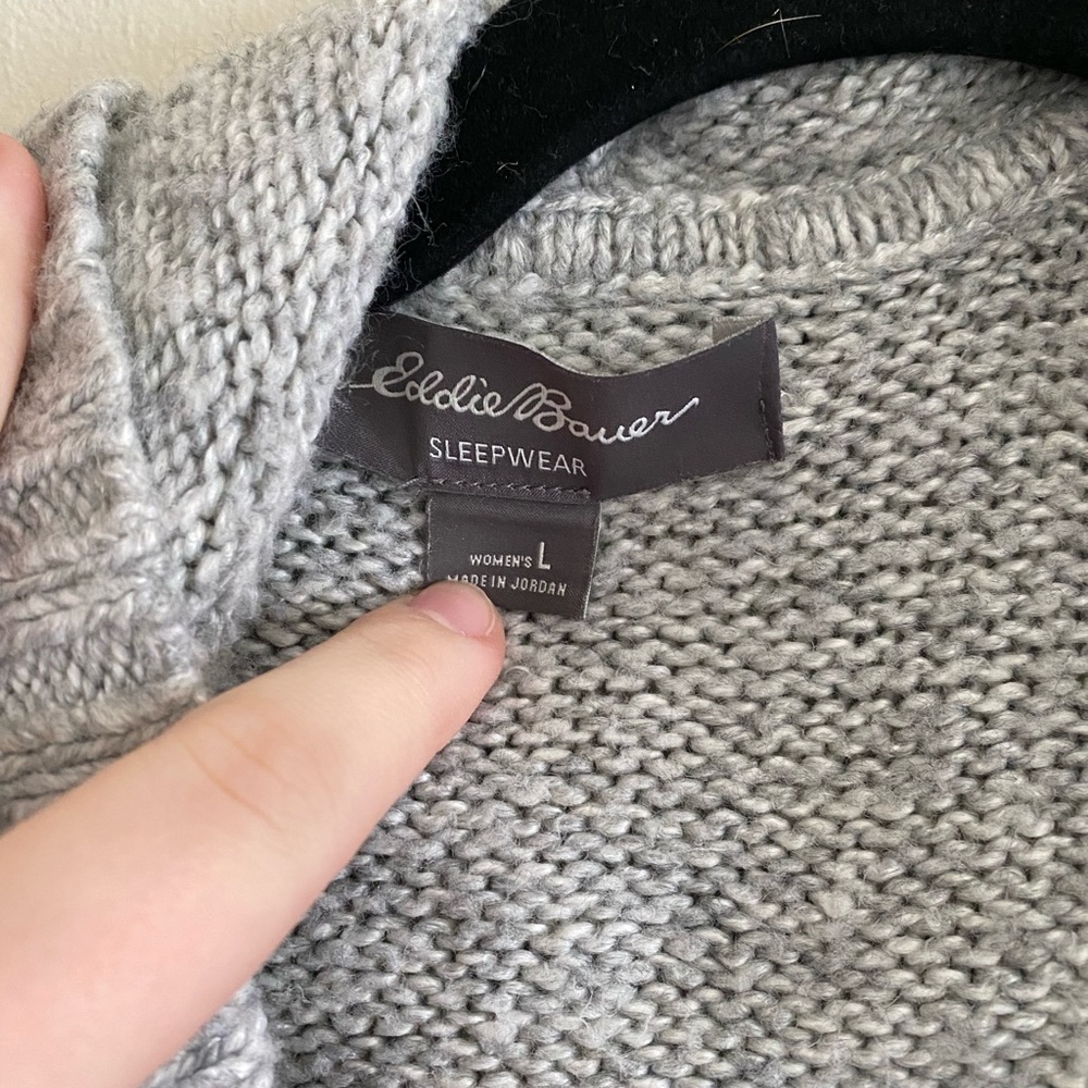 2 sweaters - Picture 3 of 4